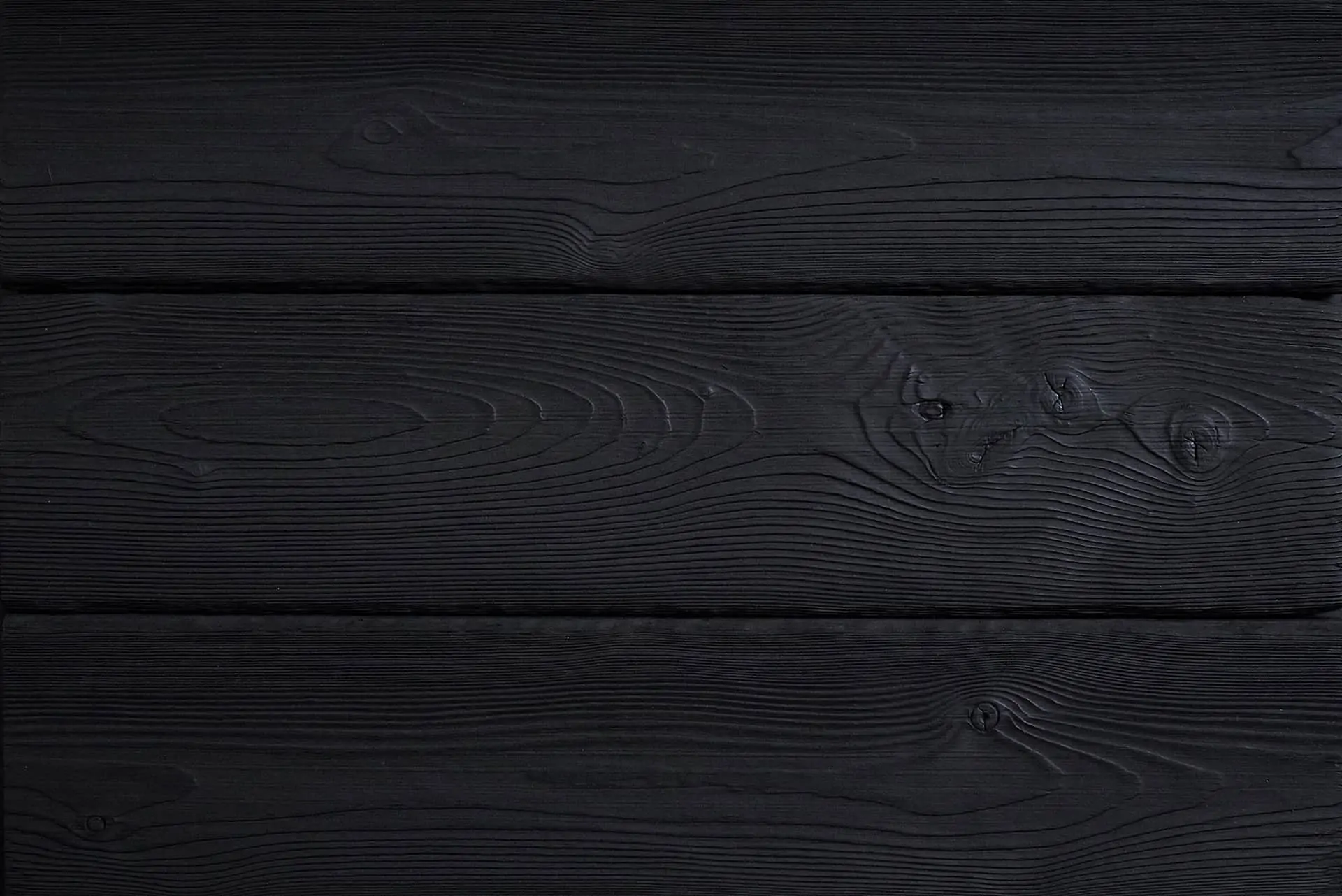 maumedis_black Degintas maumedis, charred larch