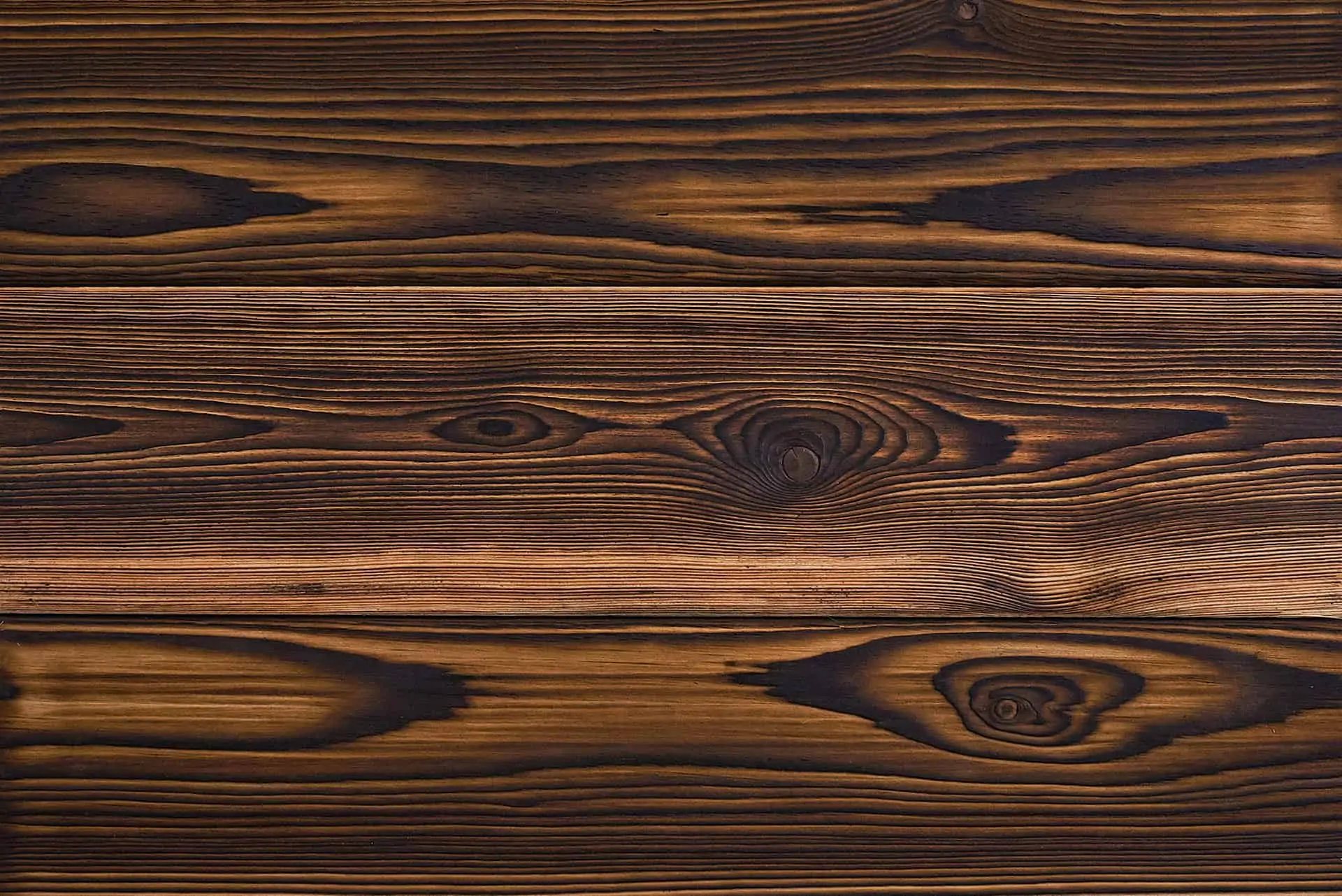 maumedis_natural Degintas maumedis, charred larch