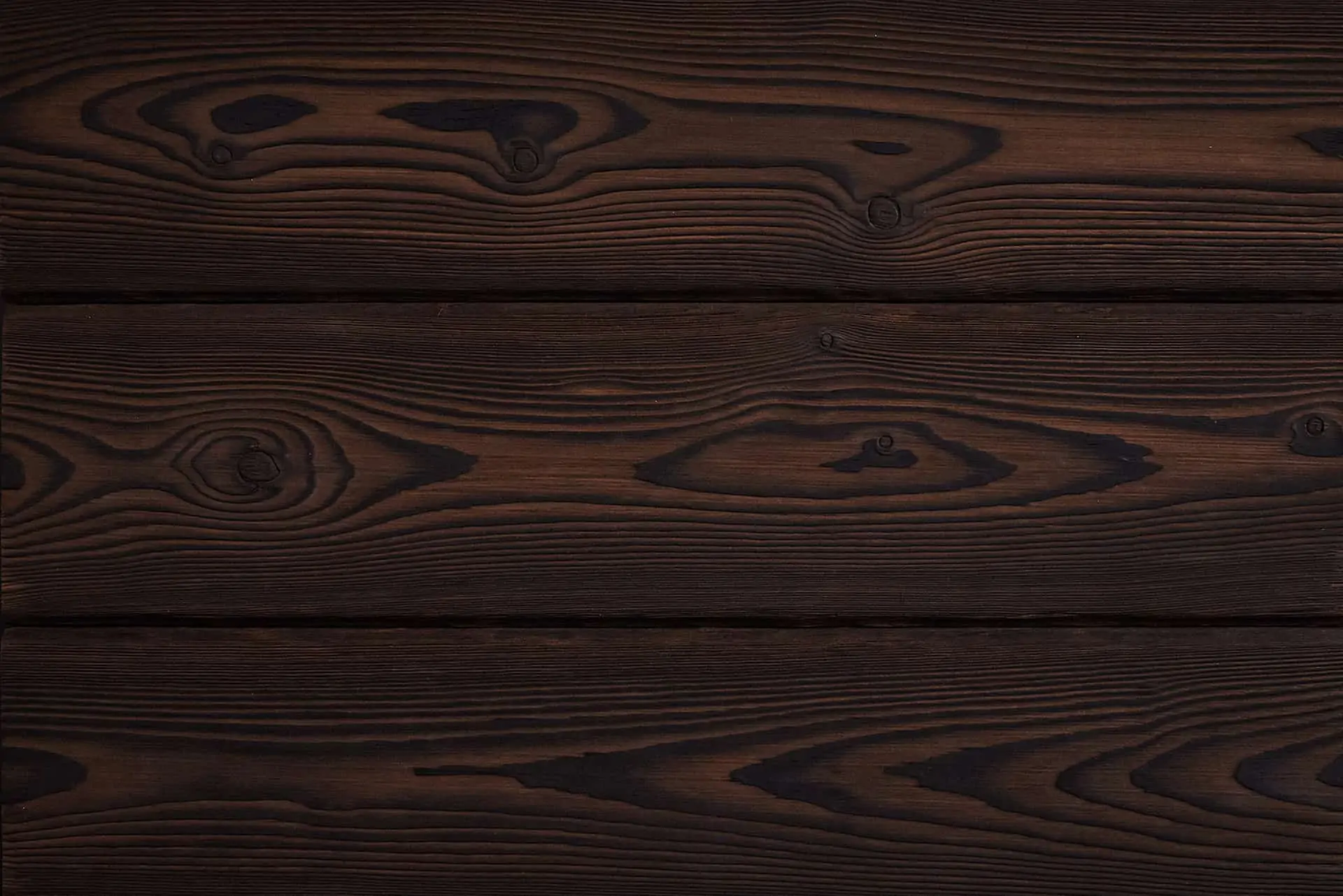 maumedis_teak Deginta mediena, charred wood