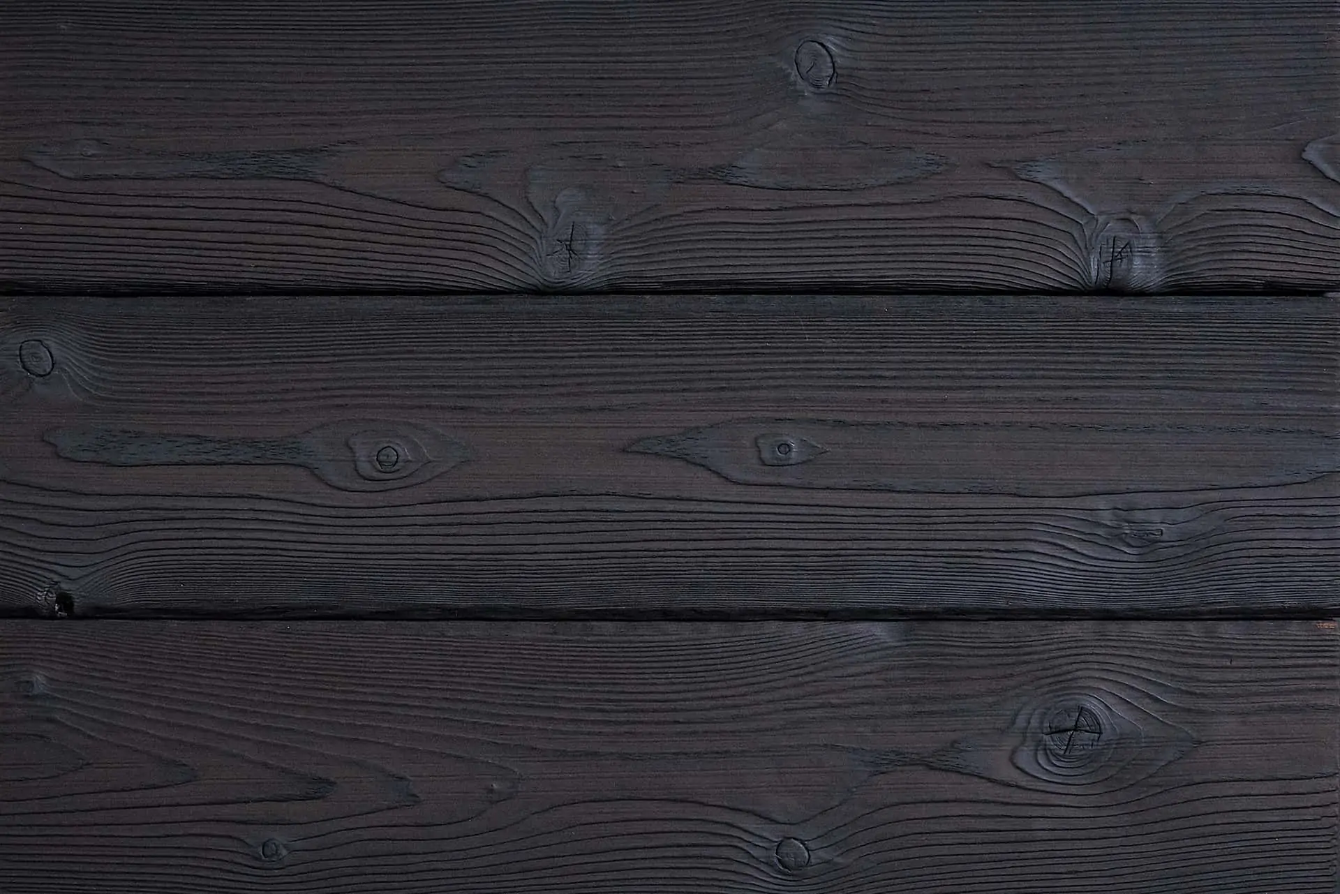 maumedis_walnut Deginta mediena, charred wood